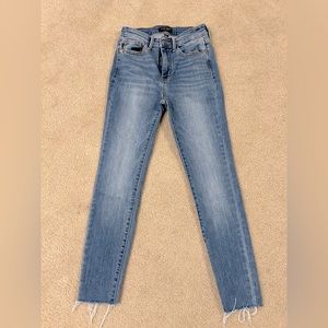 Judy Blue Mid Rise Skinny Jean 3/26